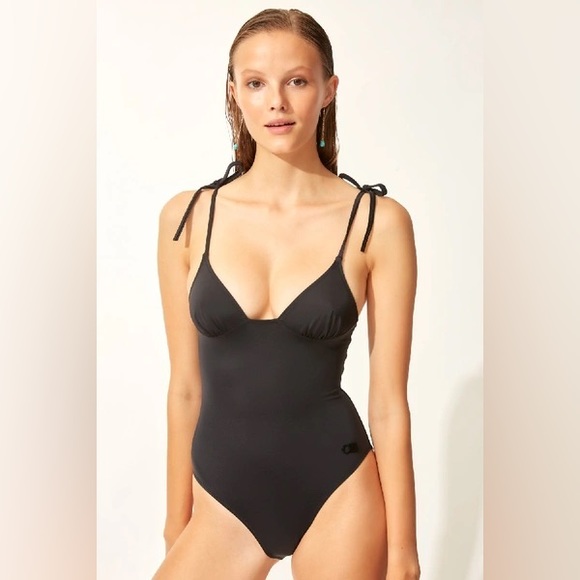 Solid and Striped Black The Olympia One-Piece Swimsuit - M - Picture 3 of 6